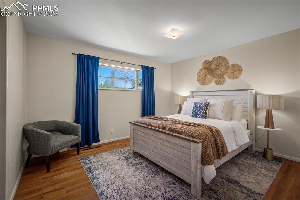 Image 17 of 39: Bedroom