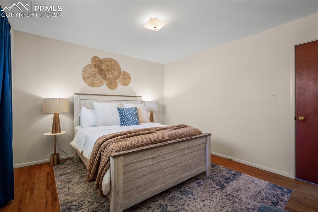 Image 18 of 39: Bedroom