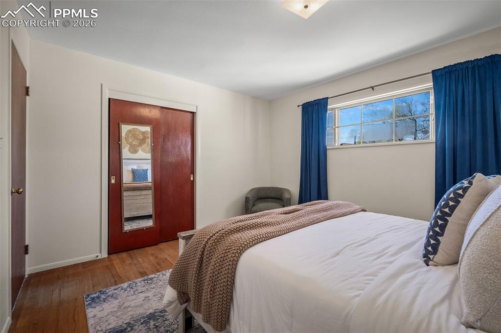 Image 19 of 39: Bedroom