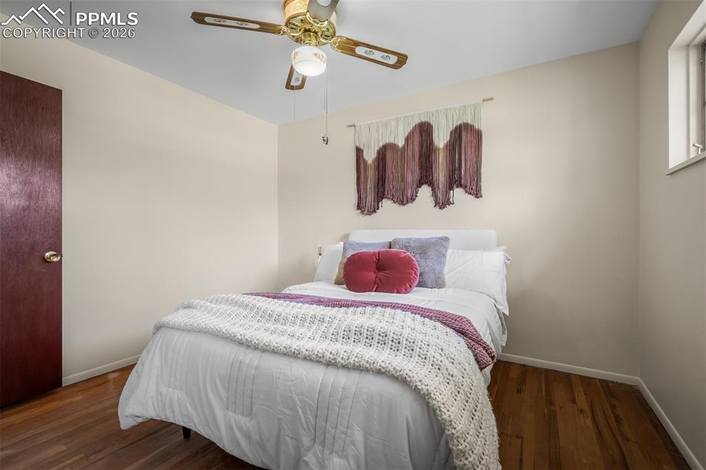 Image 21 of 39: Bedroom