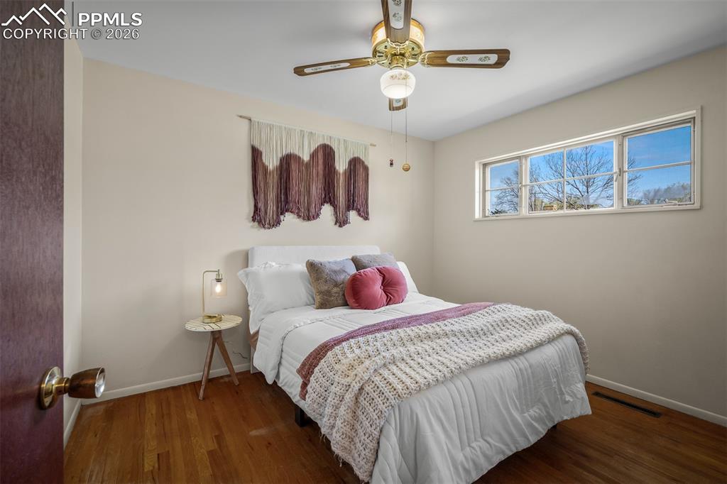 Image 22 of 39: Bedroom