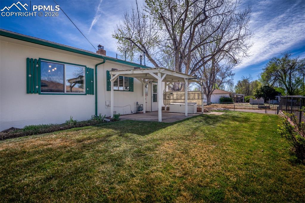 Image 37 of 39: Back of Structure