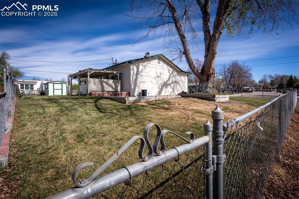 Image 38 of 39: Yard