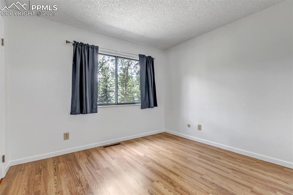 Image 21 of 37: 2nd bedroom with Walk in Closet