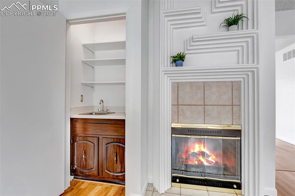 Image 3 of 37: Gas Fireplace and Wet Bar in Family Room