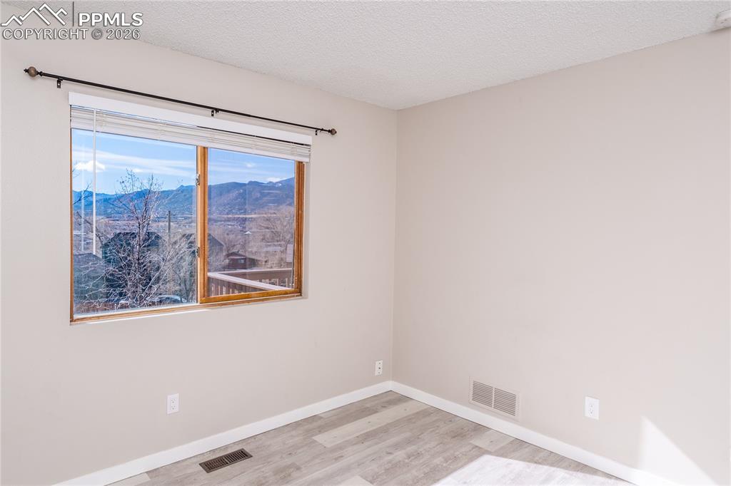 Image 17 of 45: Top unit