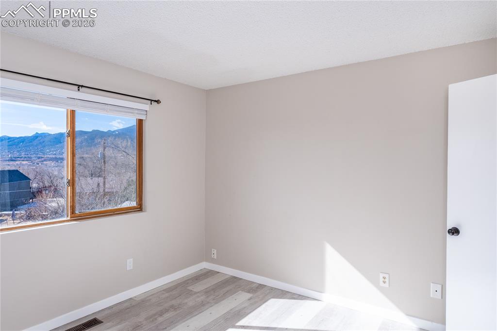 Image 21 of 45: Top unit