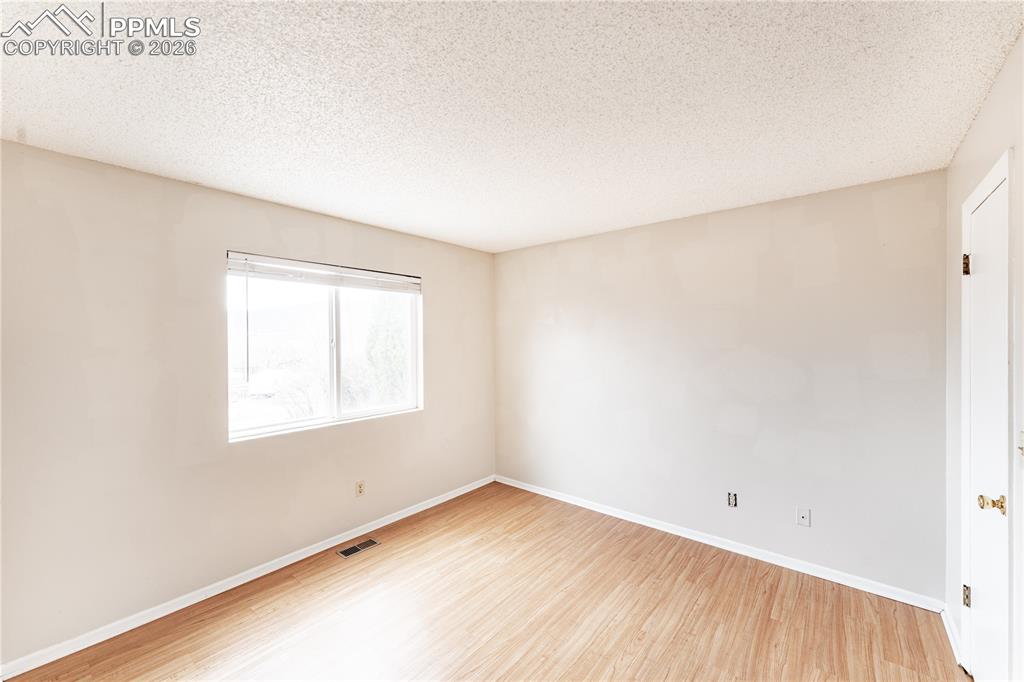 Image 30 of 45: Bottom unit (Before being rented***)