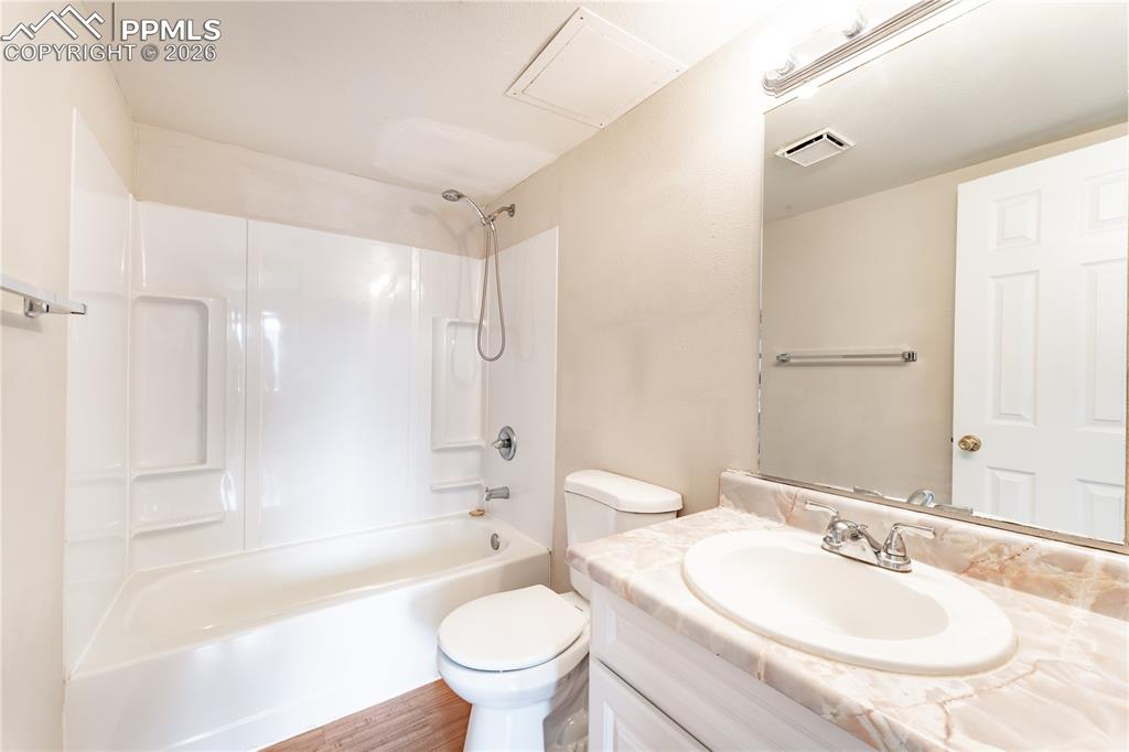 Image 33 of 45: Bottom unit (Before being rented***)