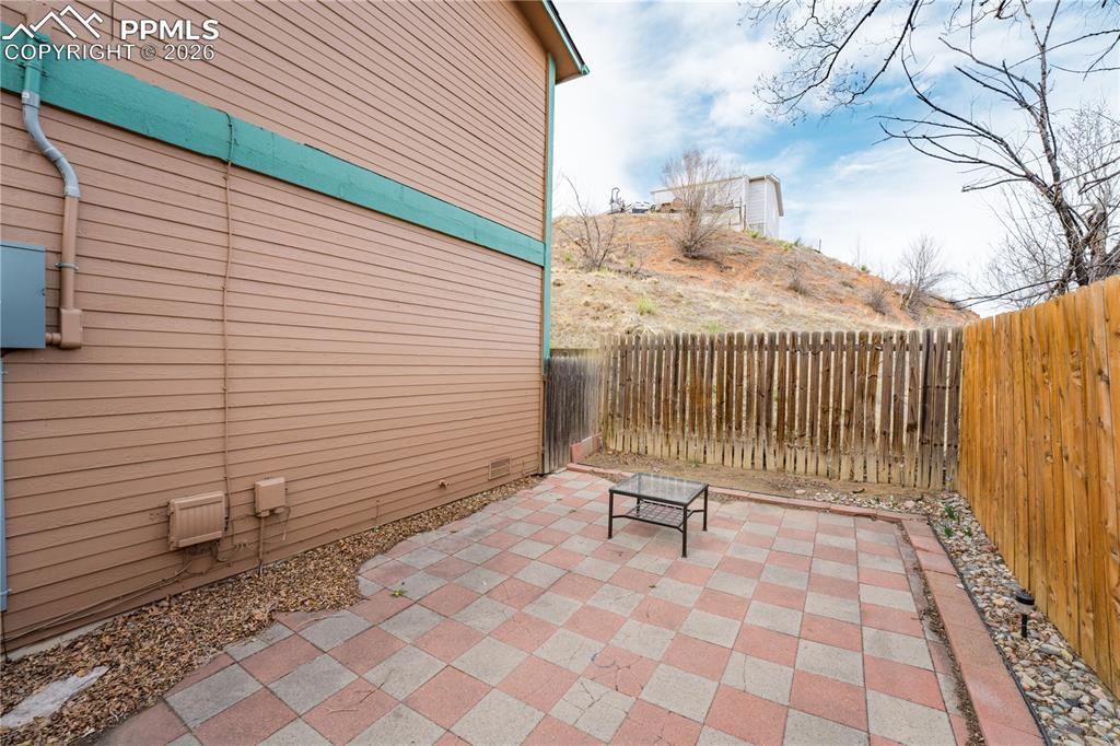 Image 40 of 45: Bottom unit courtyard