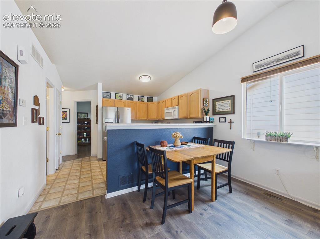 Image 13 of 36: Dining Area