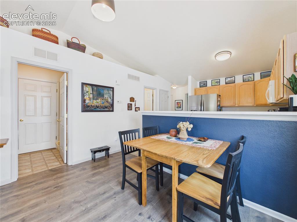 Image 14 of 36: Dining Area