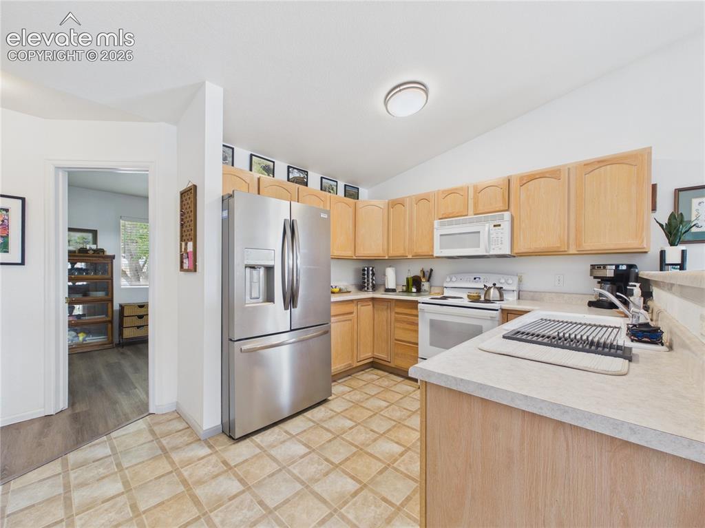 Image 16 of 36: Kitchen