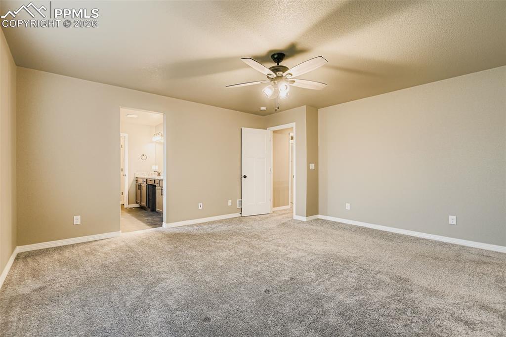 Image 14 of 28: Bedroom