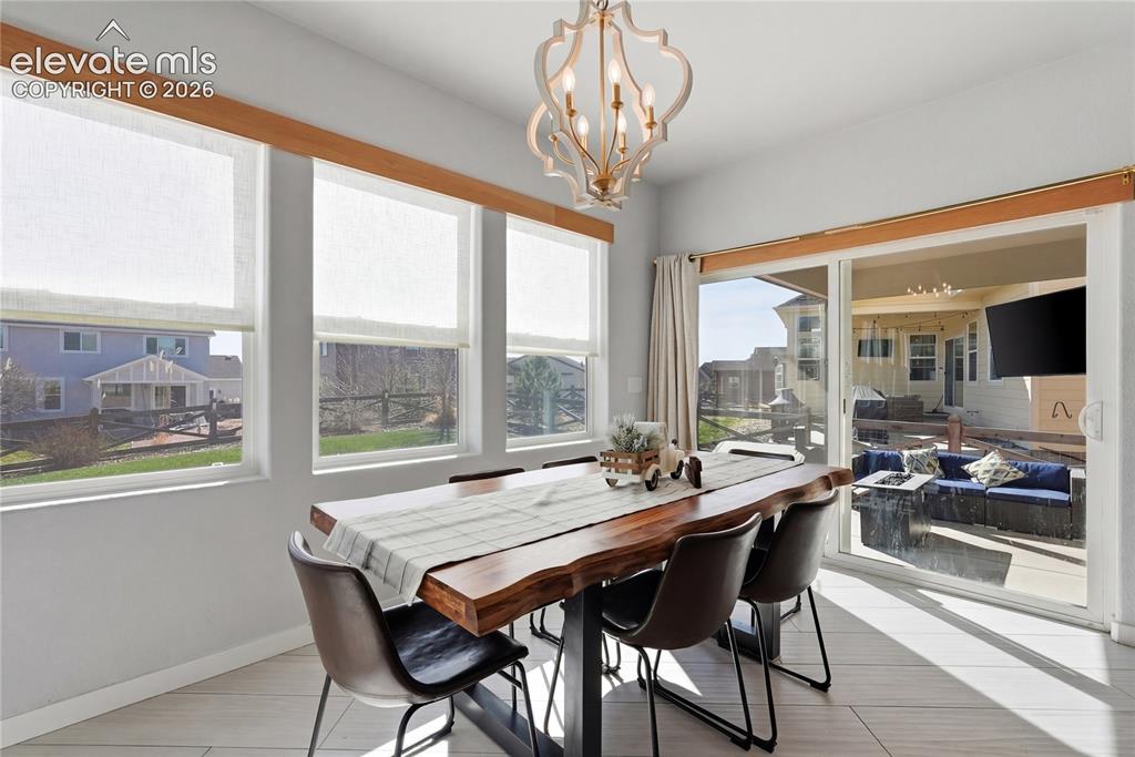 Image 10 of 28: Dining Area