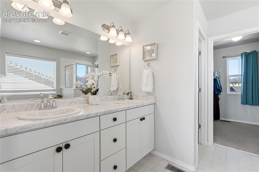 Image 15 of 28: 5pc  bathroom