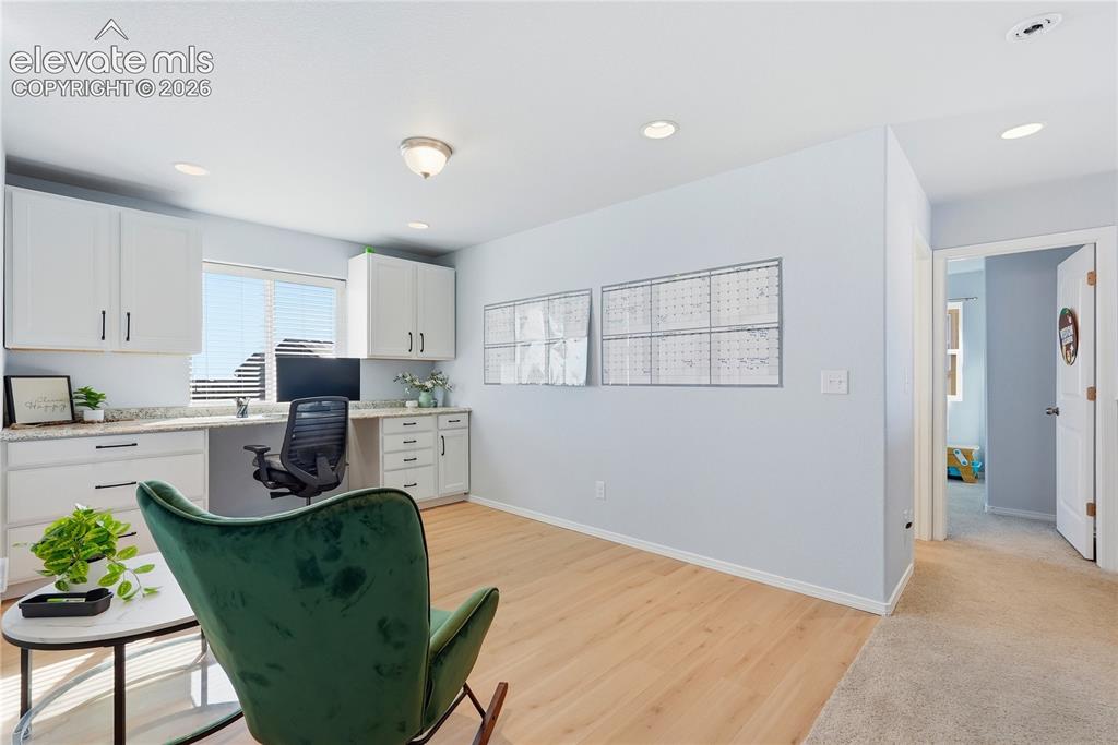 Image 18 of 28: upper office 