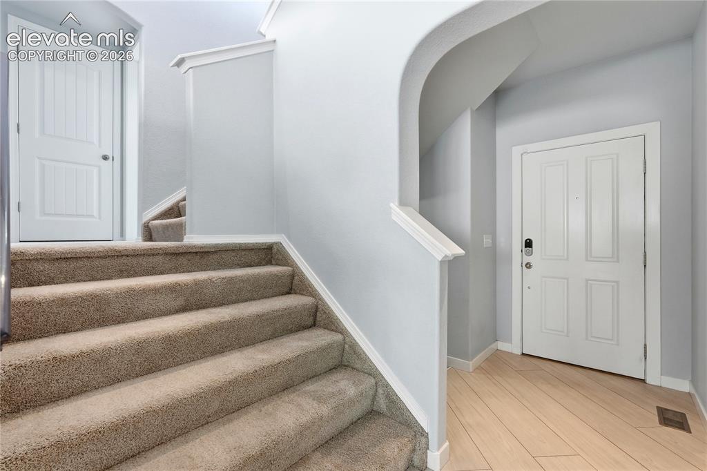 Image 3 of 28: Entry way 
