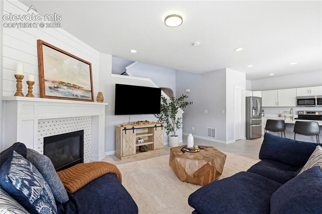 Image 4 of 28: Living Room