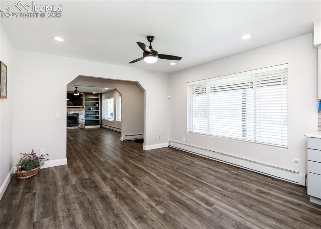 Image 14 of 39: Dining Room