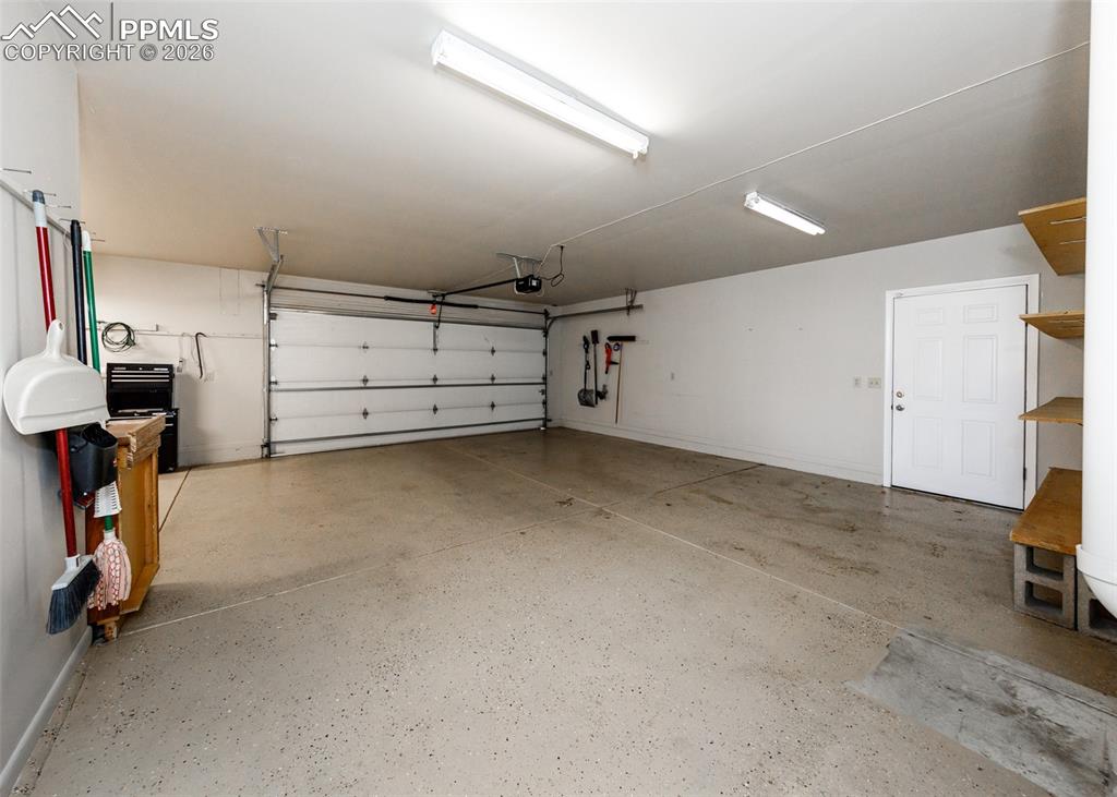 Image 17 of 39: Attached Garage