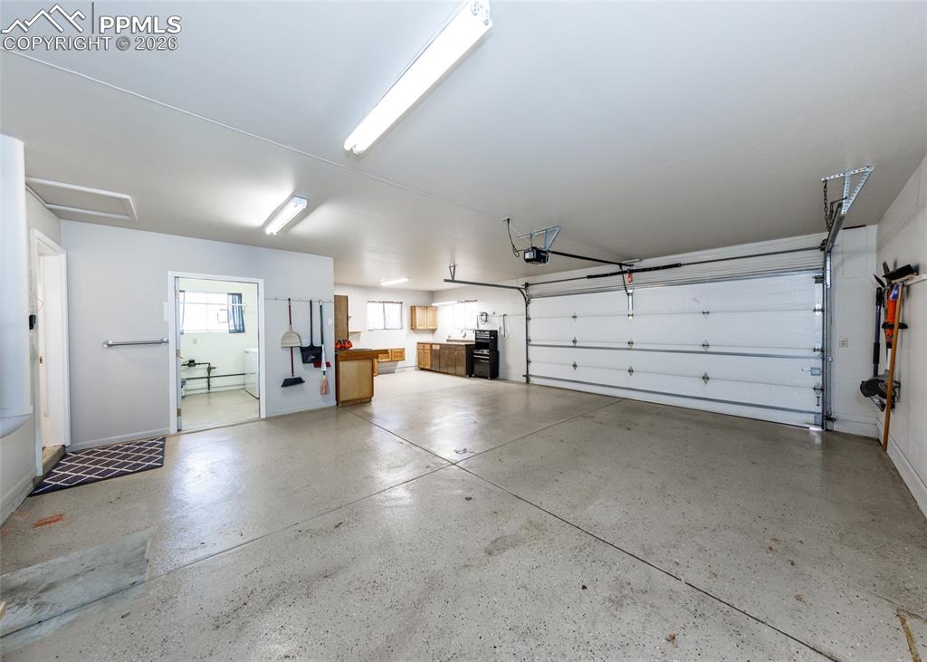 Image 18 of 39: Attached Garage