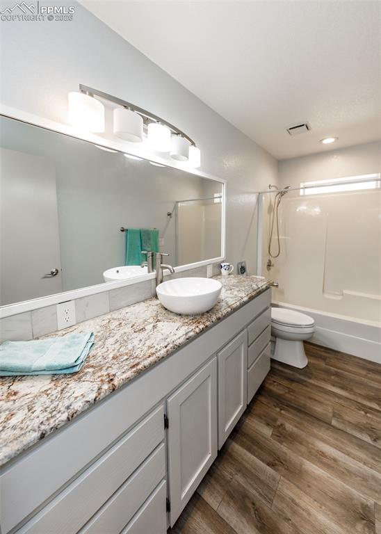 Image 31 of 39: Hallway bathroom