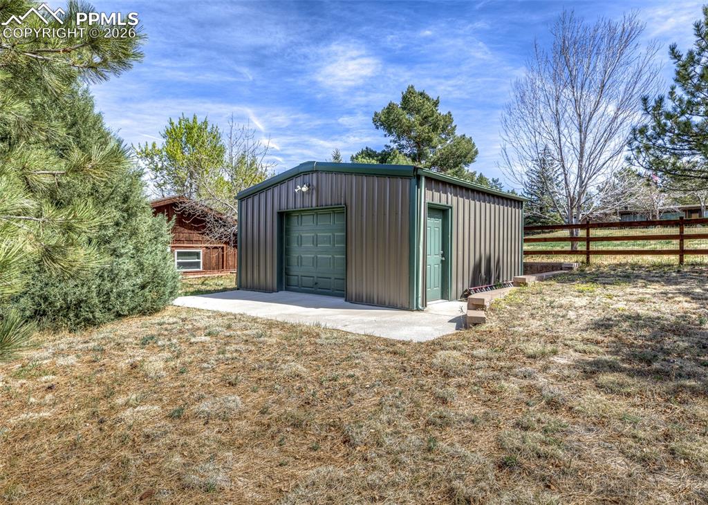 Image 34 of 39: Detached Garage