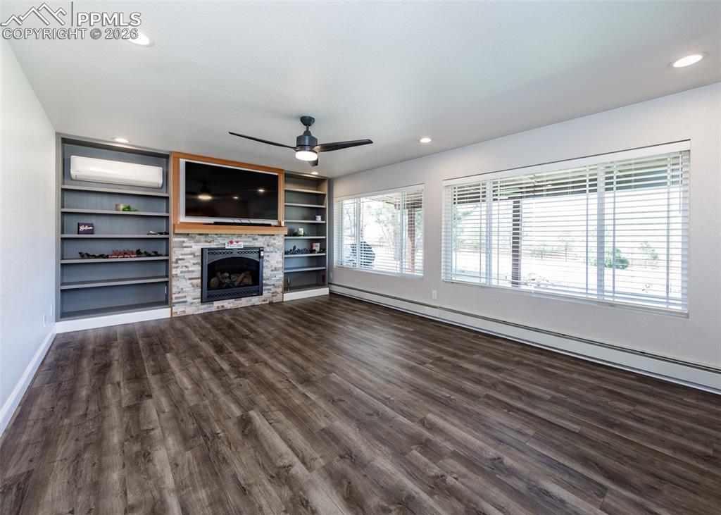 Image 8 of 39: Living Room