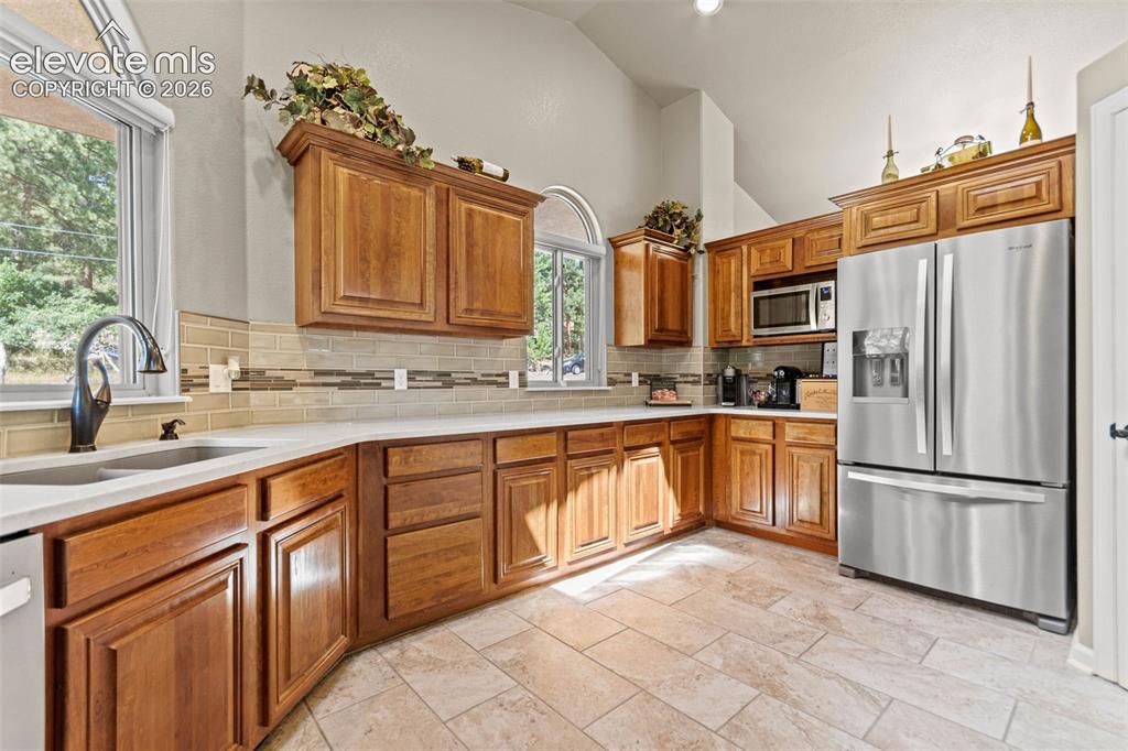 Image 9 of 50: Kitchen