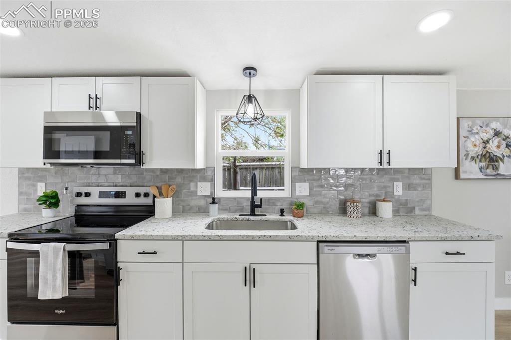 Image 11 of 43: Kitchen