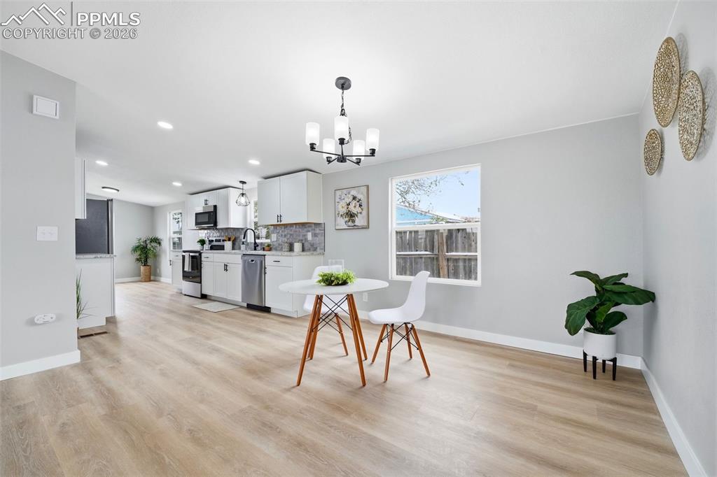Image 8 of 43: Dining Area