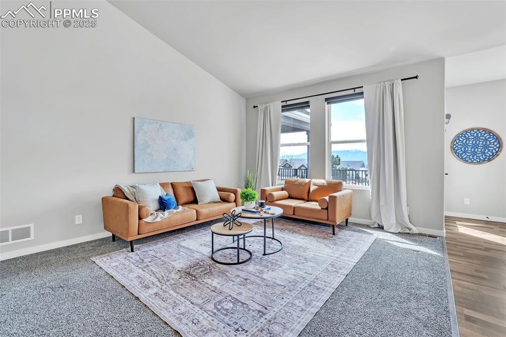 Image 9 of 50: Living Room