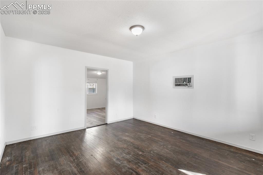 Image 11 of 38: Living Room