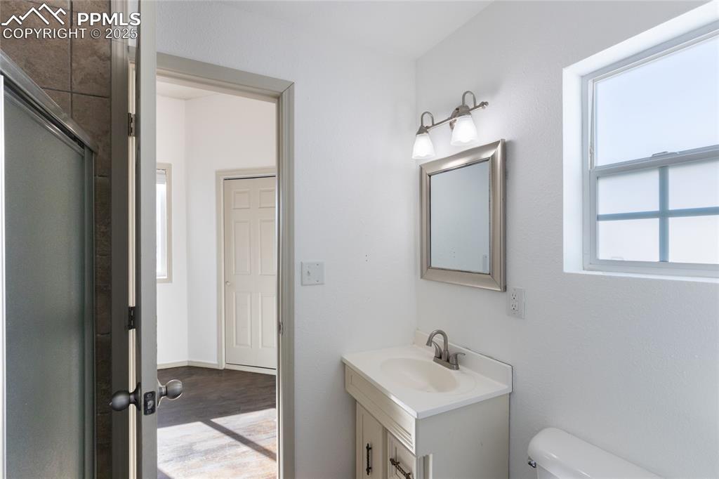 Image 26 of 38: Bathroom