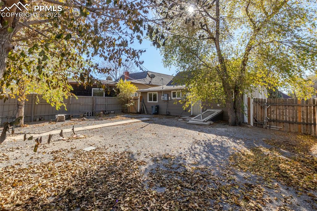 Image 32 of 38: Back of Structure