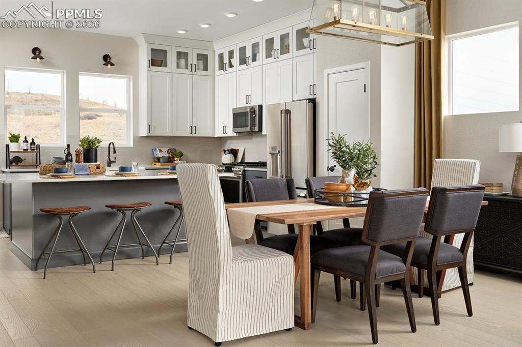 Image 4 of 10: Kitchen