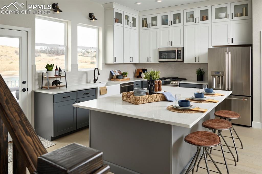 Image 5 of 10: Kitchen