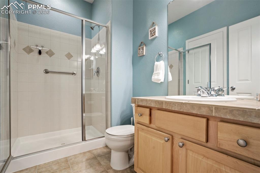 Image 19 of 49: Bathroom