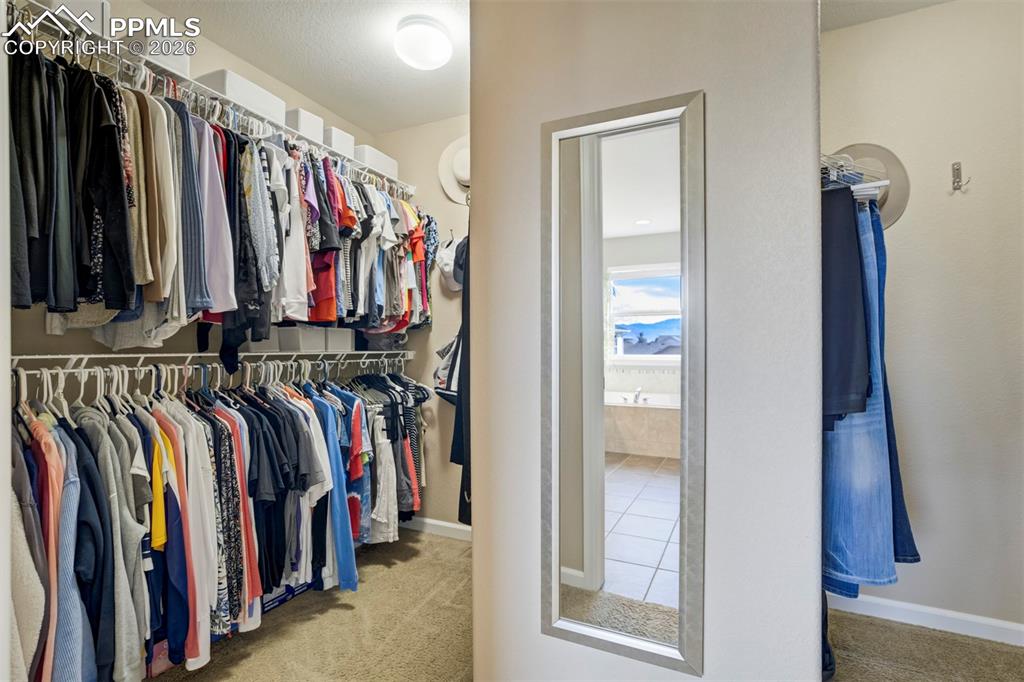 Image 29 of 49: Closet