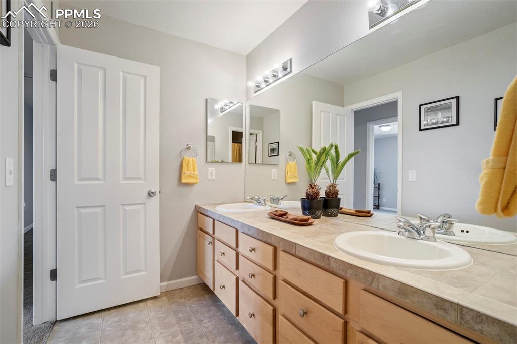 Image 40 of 49: Bathroom