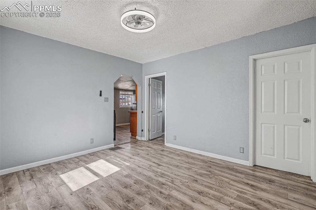 Image 6 of 30: Bedroom