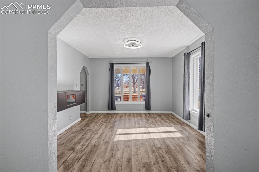 Image 8 of 30: Dining Area