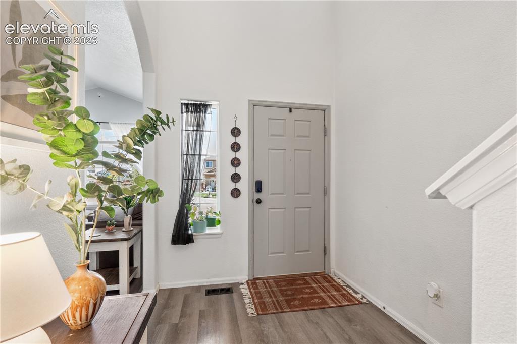 Image 7 of 41: Entryway