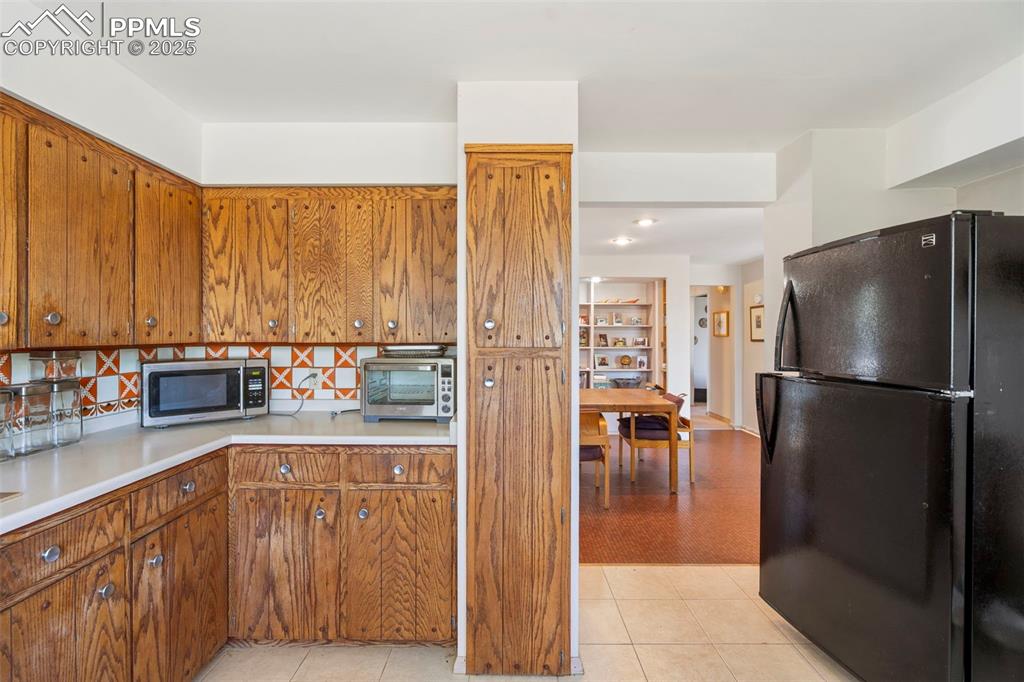 Image 18 of 40: Kitchen