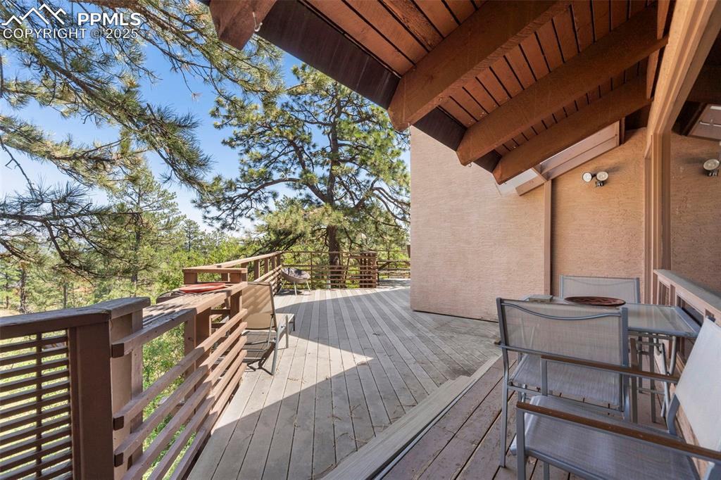 Image 34 of 40: Deck