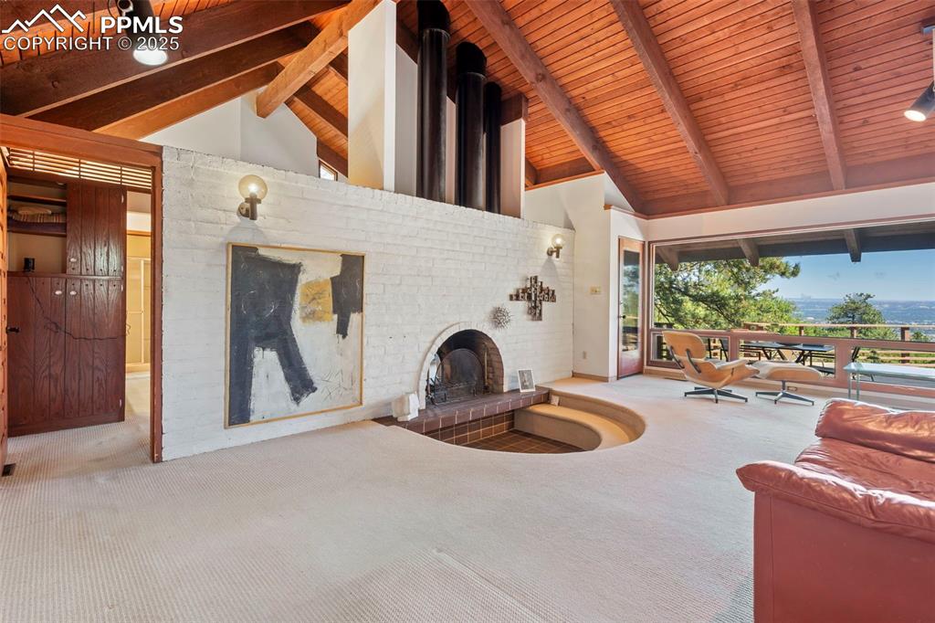 Image 4 of 40: Living Room