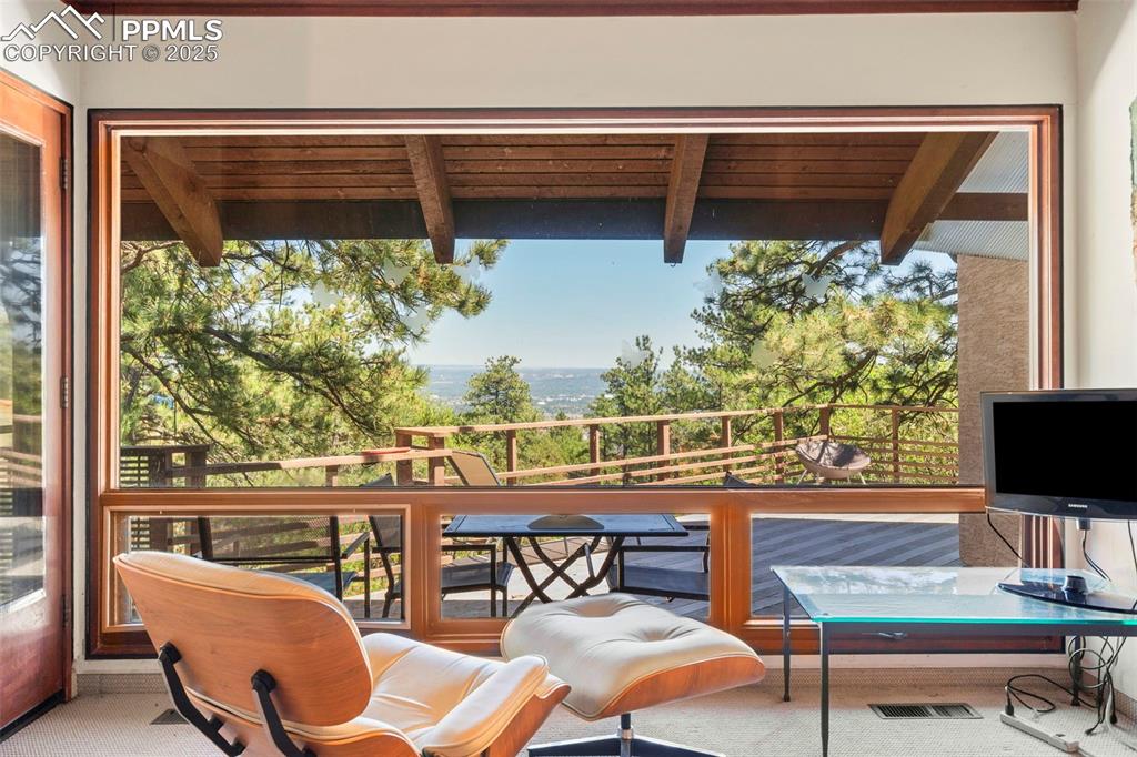 Image 9 of 40: Balcony