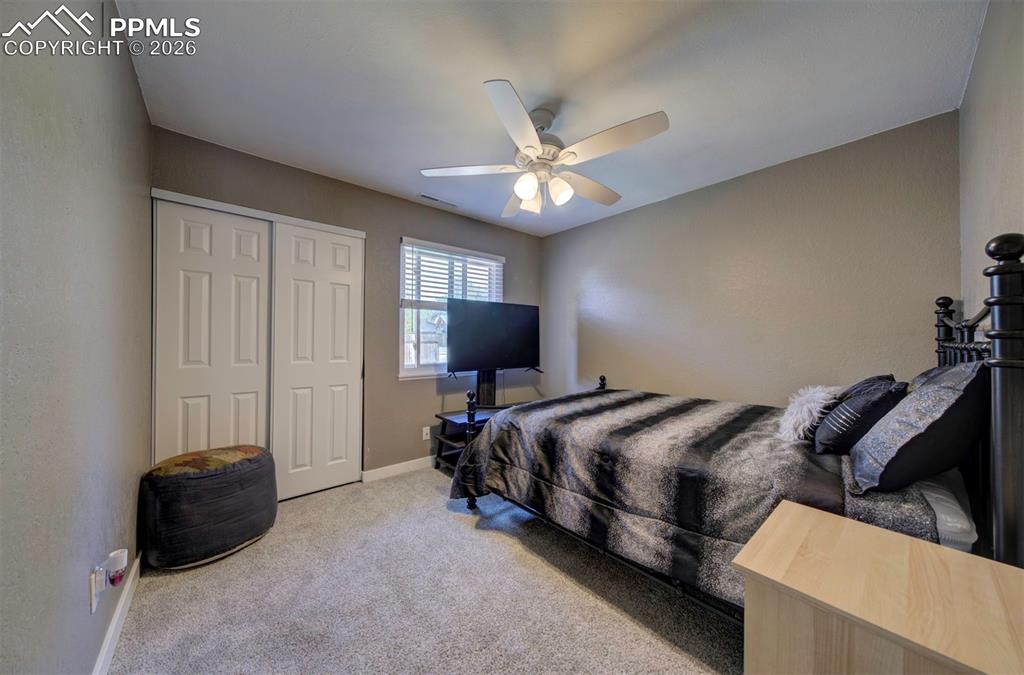 Image 13 of 15: Bedroom