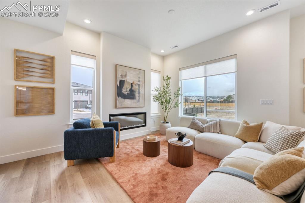 Image 2 of 14: Living Room